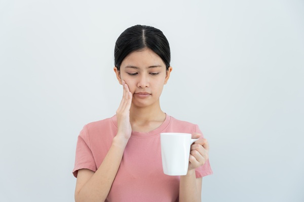 How Soon Can I Drink Alcohol Or Consume Other Foods After A Tooth Extraction?